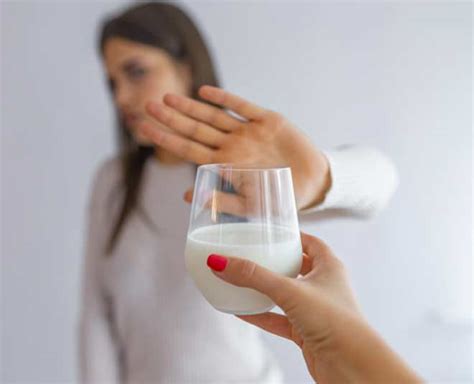 5 Common Symptoms Of Lactose Intolerance | Herzindagi