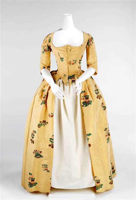 The “Beau Monde” High Fashion of the 18th Century – 5-Minute History