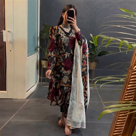 Black Floral Printed Muslin Fabric Thiyara Kurti Set – Walusha