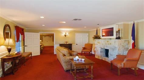 ZOELLER FUNERAL HOME - Updated December 2025 - 18 Photos - 615 Landa St ...