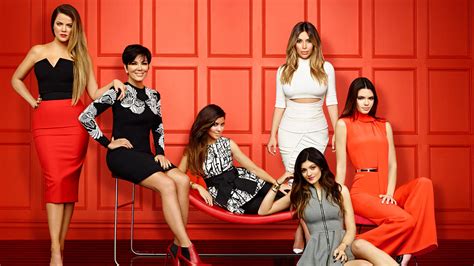 Keeping Up with the Kardashians (S19E04): Trouble in Palm Springs ...