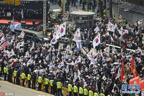 朴槿惠支持者举行大规模集会 挥舞韩美国旗（组图）_新闻_哈尔滨网络广播电视