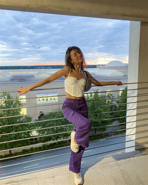 Cargo Pants Outfits: Styling Tips for Everyday Chic