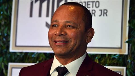 El padre de Neymar encuentra el amor gracias al círculo de amigos de su ...