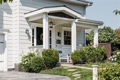 60 Warm and Welcoming Front Porch Ideas