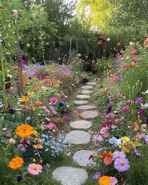 Pin by Melanie Rickmar on Gardens, Pathways & Gateways | Dream backyard ...
