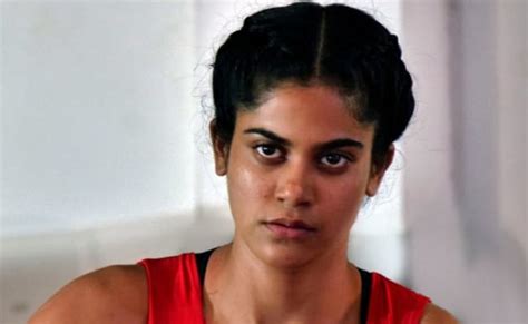 'आश्रम' वेब सीरीज की पम्मी पहलवान रियल लाइफ में हैं बेहद ग्लैमरस ...