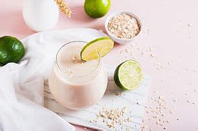 What is the viral Oatzempic drink and how does it work?