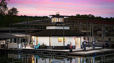 CYPRESS BAY MARINA AND RESORT (Buchanan) - Specialty Hotel Reviews ...