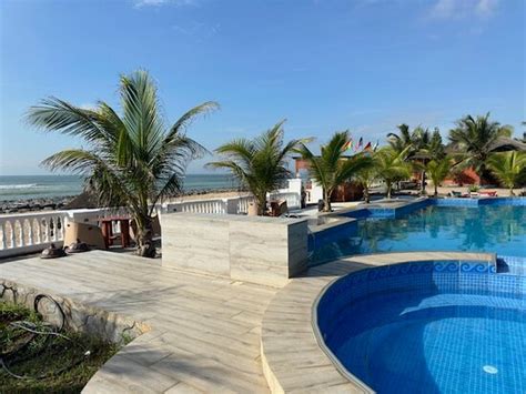 COCONUT POINTE VILLA & BEACH RESORT (Prampram) - B&B Reviews, Photos ...