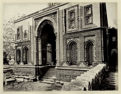 Alai Darwaza in Qutb Minar Complex the entrance to the Quwwat-ul-Islam ...
