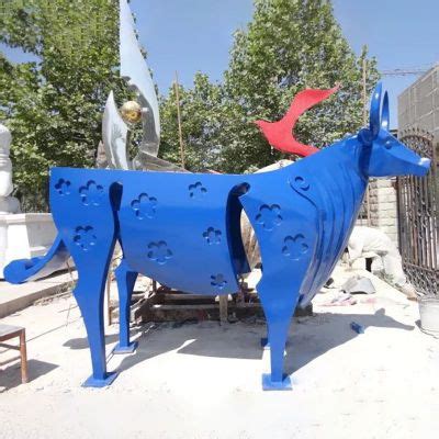 不锈钢抽象牛头雕塑-宏通雕塑