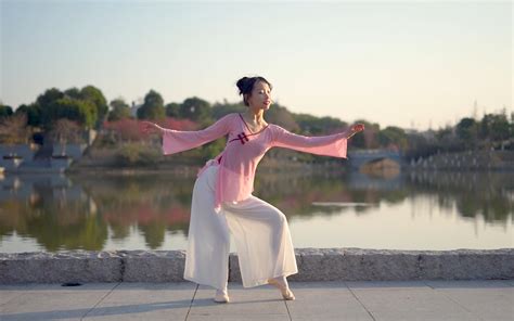 中国舞《在水一方》_哔哩哔哩_bilibili