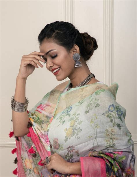 Why Linen Sarees Are the Best Choice for Effortless Elegance – Indidha