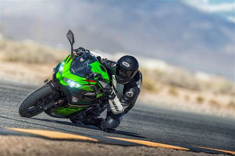 2020-kawasaki-ninja-400-track-cornering | | BestBeginnerMotorcycles