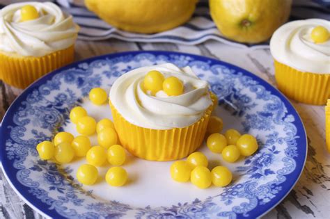 Lemon Cupcakes with Lemon Cream Cheese Frosting | Recipe Cart | Recipe Cart