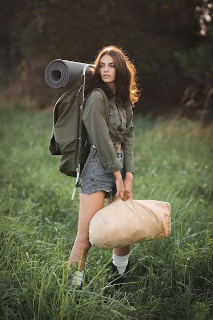 Adventure Travel Girl 的图像结果