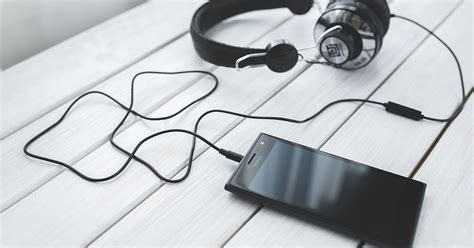 Download Hubhopper For Indian Podcasts, News & More | LBB