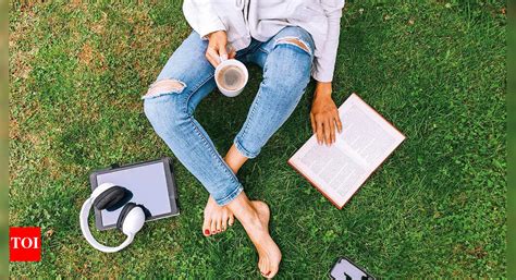 Lucknowites embrace book reading to escape doomscrolling - The Times of ...