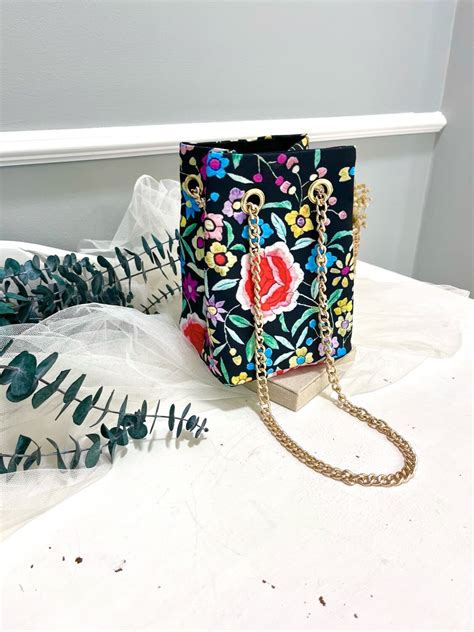 Bombonera de mantón de colores - Con T D' Touché