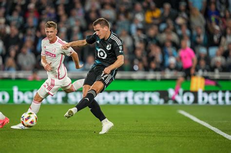 Loons surge into MLS Cup Playoffs with 4-1 blowout win over St. Louis