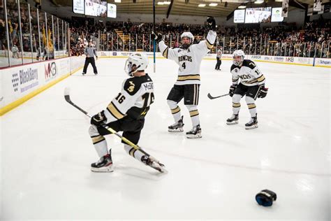 WMU hockey using 'champions' mentality to cope with season's sudden end ...