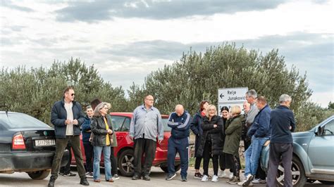 Stanovnici Južne Dubrave u prosvjedu: 'Ljeti se ne možemo ni istuširati ...