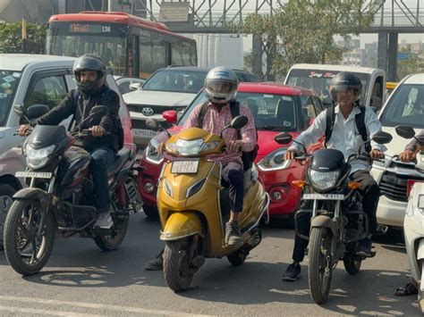 Surat Police Enforce Traffic Rules via CCTV & Announcements