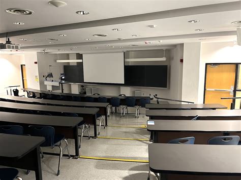 https://www.torontomu.ca/content/dam/classrooms/classroom-refresh/2023-update/KHE-321C_After.JPG