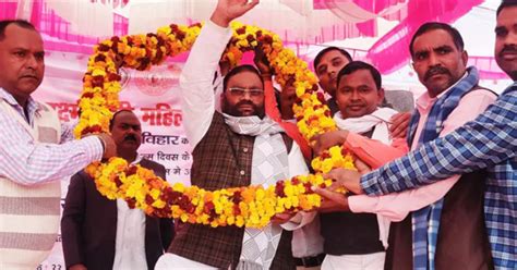 Day After UP Minister Quit Team Yogi, Arrest Warrant Issued Against Him ...