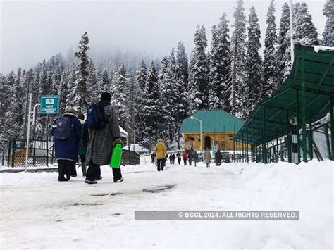 Kokernag registered 1 degree Celsius - Snowfall ends dry spell in ...