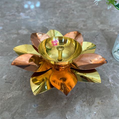 Lotus Diya Brass and Copper, Akhand Diya, Oil Lamp (Dia 4 Inches) – Ashtok