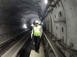 Kolkata Metro GM, Shri P. Uday Kumar Reddy inspects Bowbazar tunnel ...