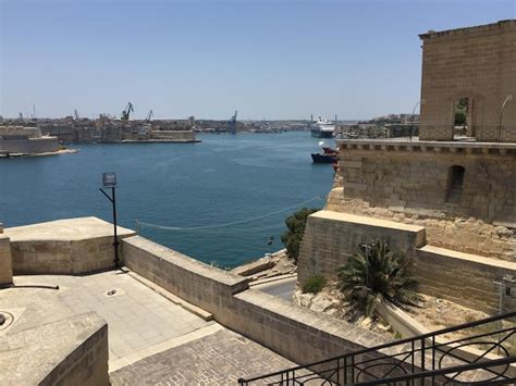 Built structures in front of sea against clear sky | Premium Photo