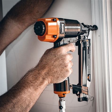 FREEMAN 2-1/2-in 16-Gauge Pneumatic Straight Finish Nailer (Charger Not ...