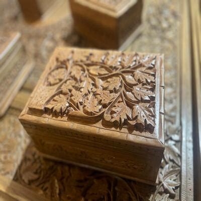The Chinar Motif: Origins, Evolution, and Influence on Kashmiri Handicrafts