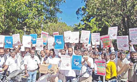 Taxi drivers protest against cab aggregators in Ooty