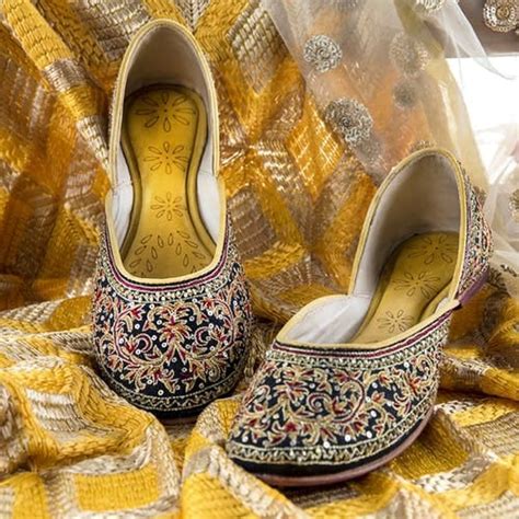 Buy Super Comfy Juttis | LBB, Kolkata