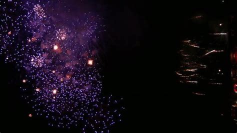 Music with Exploding Firework Sounds 的图像结果