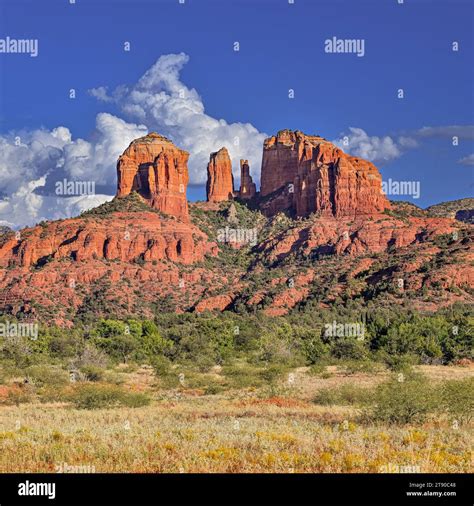 Cathedral rock in a Sedona landscape - Arizona red rocks hiking in Red ...
