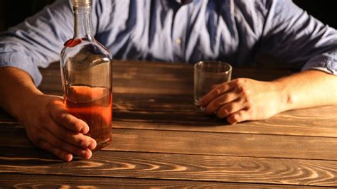 Can You Drink Alcohol After Taking Fluconazole? Safety, Risks & Timeline