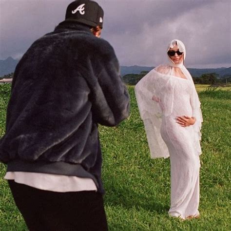 Hailey Bieber posted close-up shots of her bob for you to show your ...