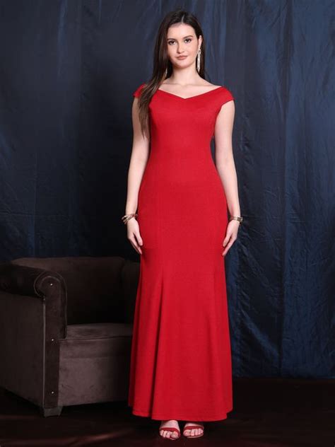 Buy Gowns and Dresses Online With Discounts Upto 60% And Above