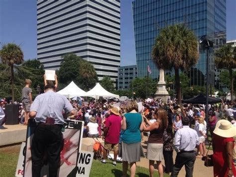 `Take it down!` chanted at Confederate battle flag rally at State House