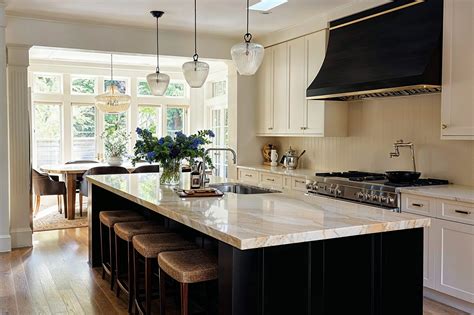 16 Ideas for Two-Tone Kitchen Cabinets That Add Discerning Style ...