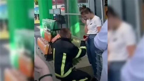 Love amidst war: Man gets down on knees, proposes to girlfriend #Watch