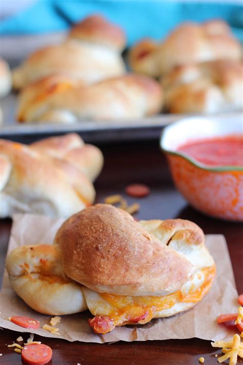Eat Cake For Dinner: Pepperoni Cheese Knots