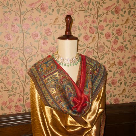 LIQUID GOLD: BANARAS GHAT SHAWL (ROYAL RED) – THATCHED ROOF