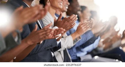 Business People Clapping 的图像结果