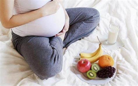 怀孕后，不管孕妇晚上有多饿，也不要吃这3类食物，会对孩子有害_女性_滋补_变化